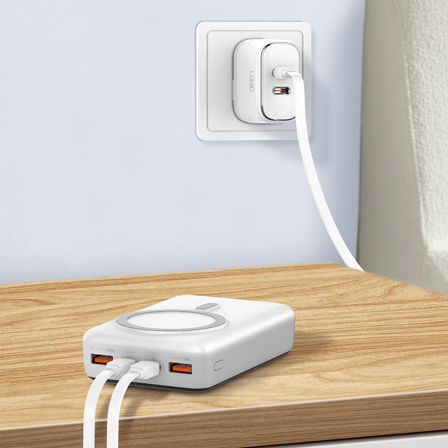Power Bank PQ18: Ricarica wireless magnetica e rapida per i tuoi dispositivi