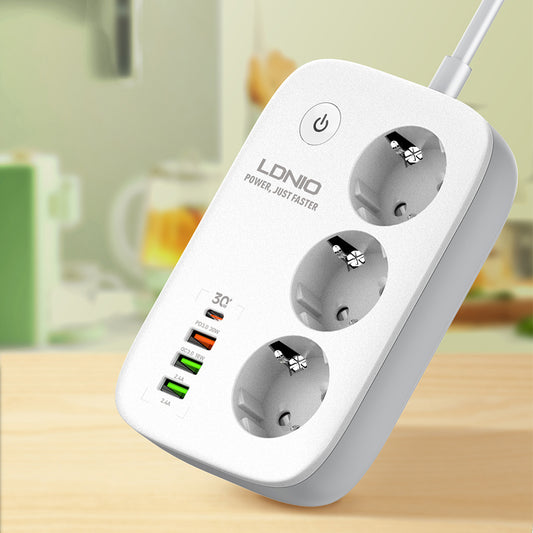 SEW3452: La Ciabatta Intelligente che Connette la Tua Casa